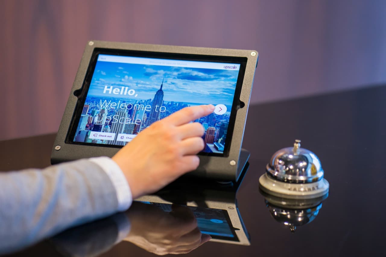 Best Voice AI Options For Hotels
