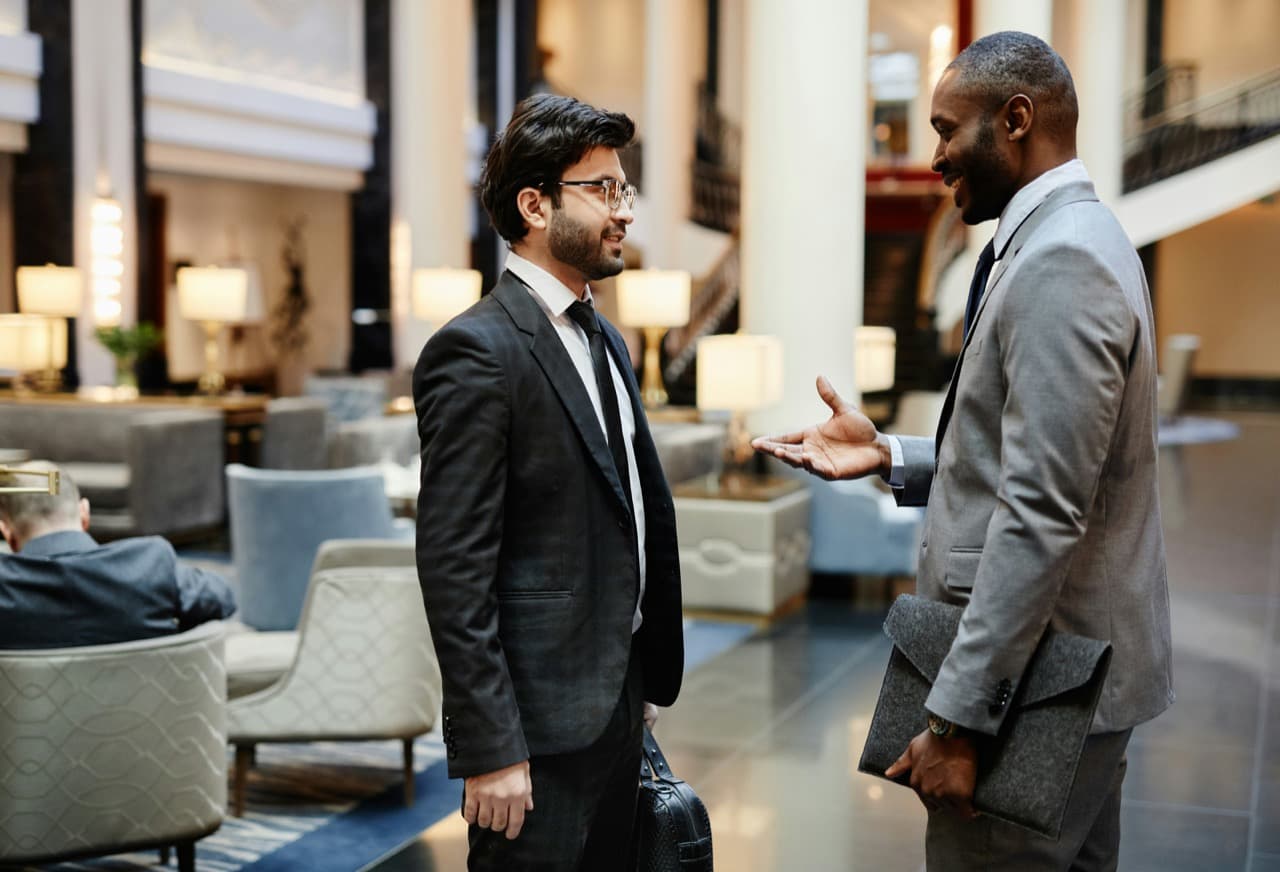 How to Use AI to Manage Hotels
